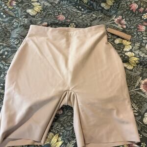 Skims Body Butt Enhancing Padded Short Size Small, Color Clay
